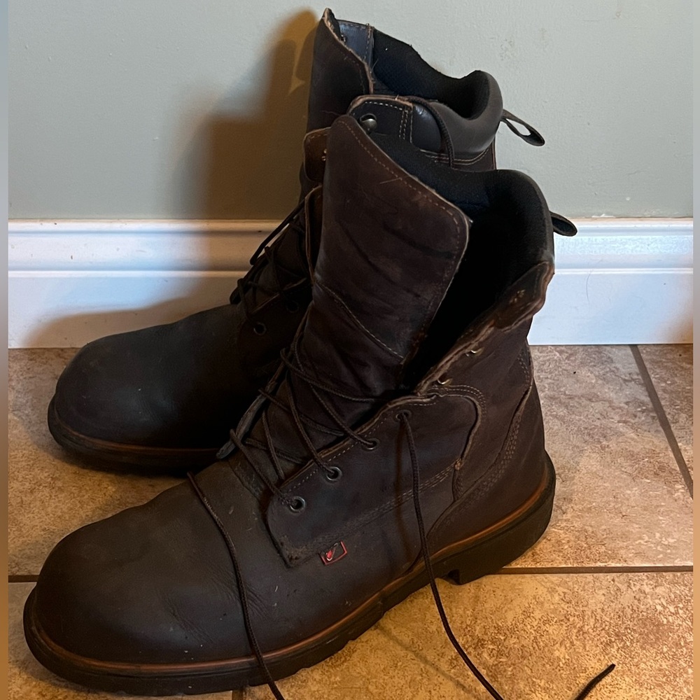 Redwing Genuine Leather Steel Toed Men’s Work Boots 11 - like new/few scuffs.